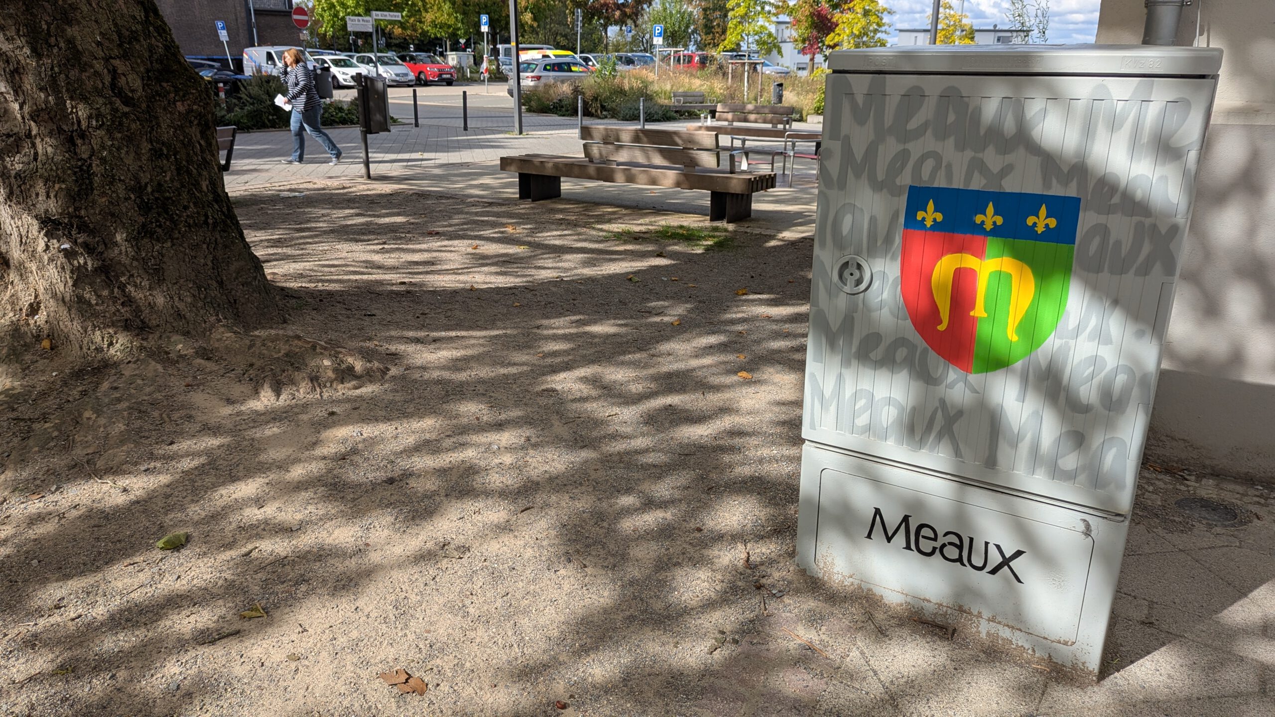 Stromkasten mit dem Stadtwappen von Meaux bemalt